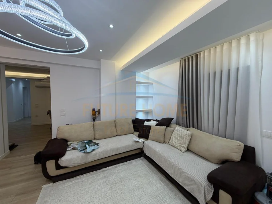 Tirane, jepet me qera apartament 2+1 Kati 2, 141 m² 1.200 € (Rezidenca 