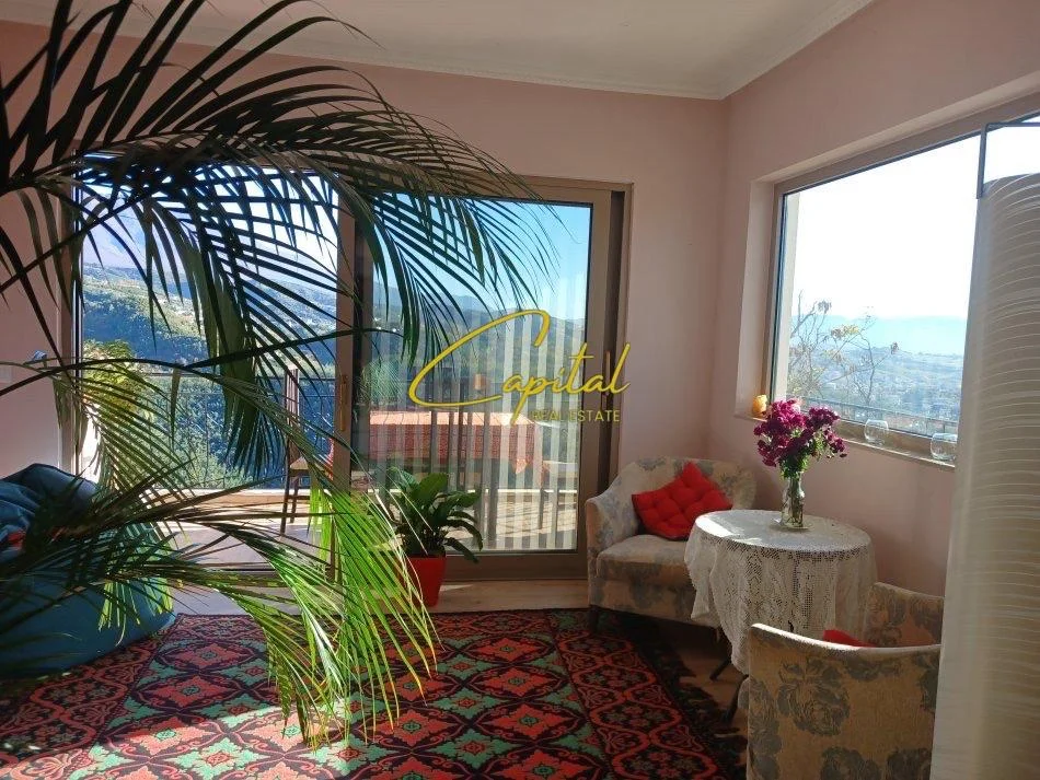Tirane, jepet me qera apartament 2+1 Kati 2, 150 m² 600 € (FRESKU)
