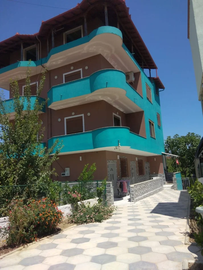 Tirane, jepet me qera apartament 2+1 Kati 2, 180 m² 300 € (Kamez)