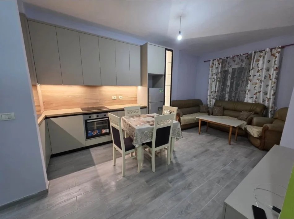 Tirane, jepet me qera apartament 2+1 Kati 2, 70 m² 550 € (Astir)