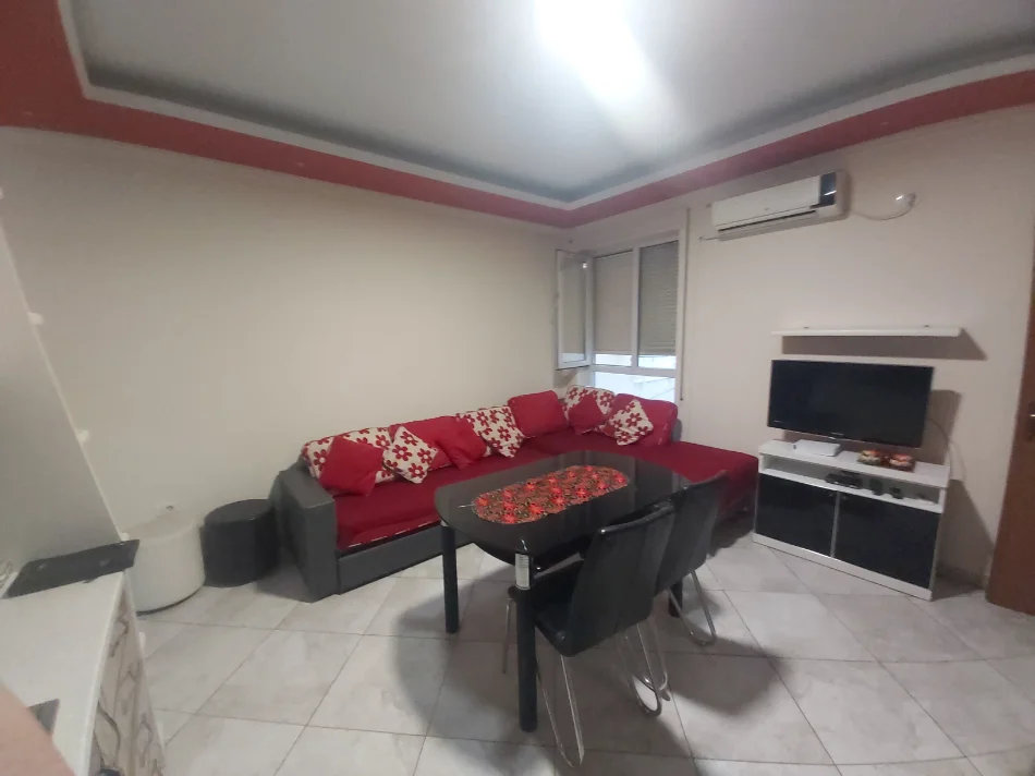 Tirane, jepet me qera apartament 2+1 Kati 2, 70 m² 700 € (Kopshti Zoologjik)