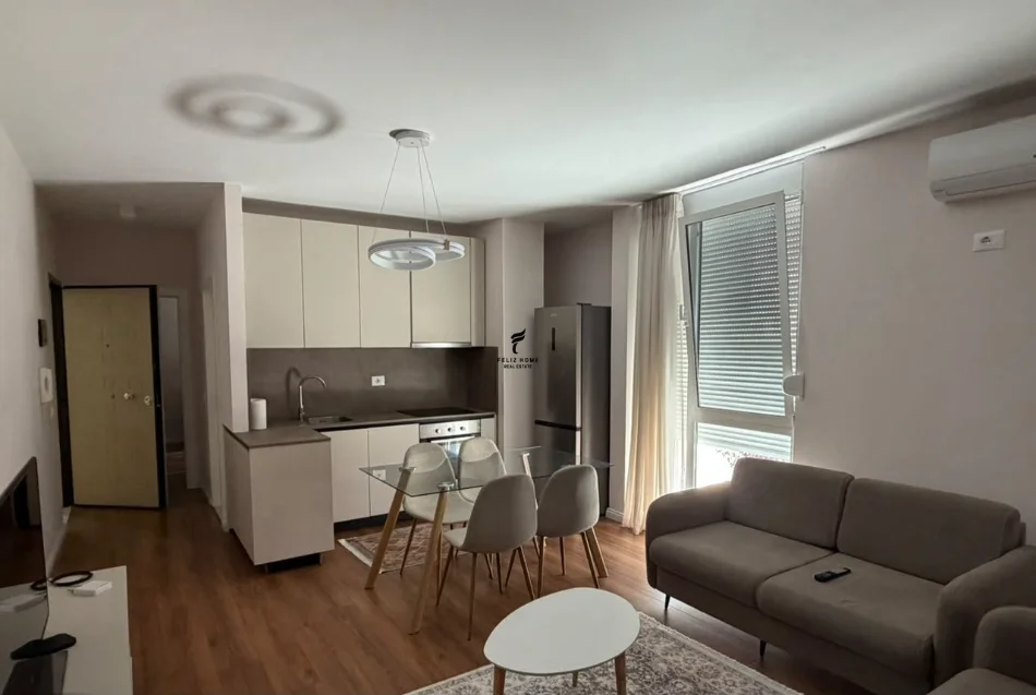 Tirane, jepet me qera apartament 2+1 Kati 2, 70 m² 750 € (QENDER)