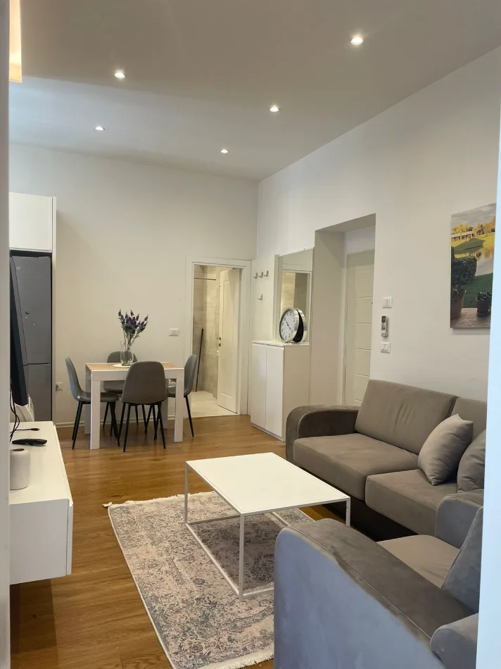 Tirane, jepet me qera apartament 2+1 Kati 2, 70 m² 800 € (Rruga e Durresit)