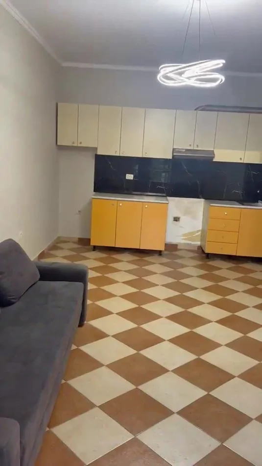 Tirane, jepet me qera apartament 2+1 Kati 2, 75 m² 370 € (Vila L)