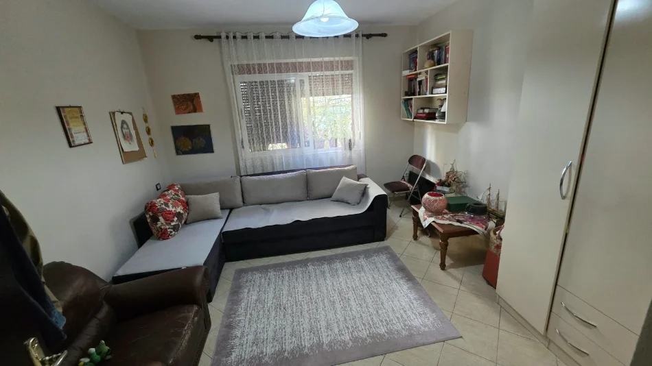 Tirane, jepet me qera apartament 2+1 Kati 2, 75 m² 50.000 € (Brryli)