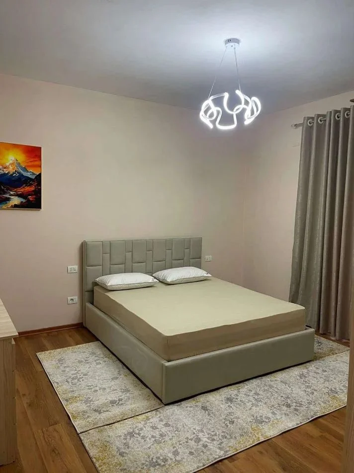 Tirane, jepet me qera apartament 2+1 Kati 2, 80 m² 500 € (FRESK)