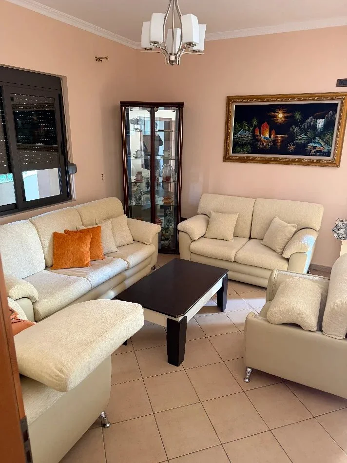 Tirane, jepet me qera apartament 2+1 Kati 2, 80 m² 500 € (Rruga 5 Maji)