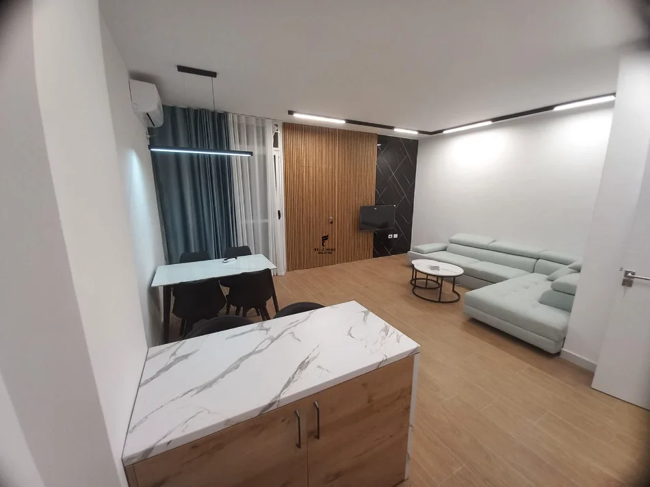 Tirane, jepet me qera apartament 2+1 Kati 2, 80 m² 55.000 € (FRESKU)