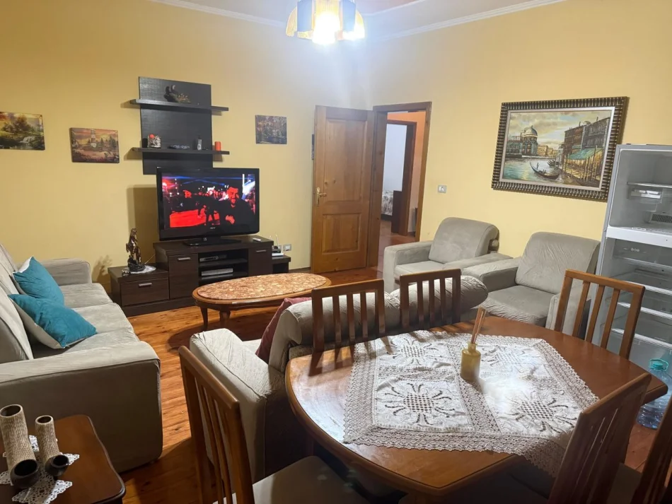 Tirane, jepet me qera apartament 2+1 Kati 2, 80 m² 600 € (21 Dhjetori)