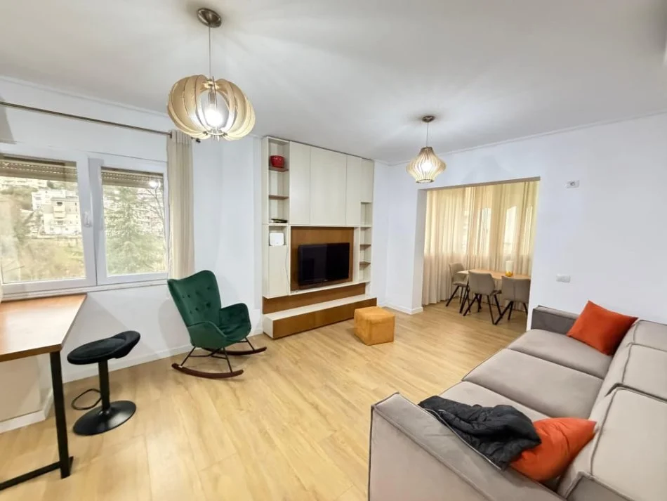 Tirane, jepet me qera apartament 2+1 Kati 2, 80 m² 700 € (KOPSHTI ZOOLOGJIK)