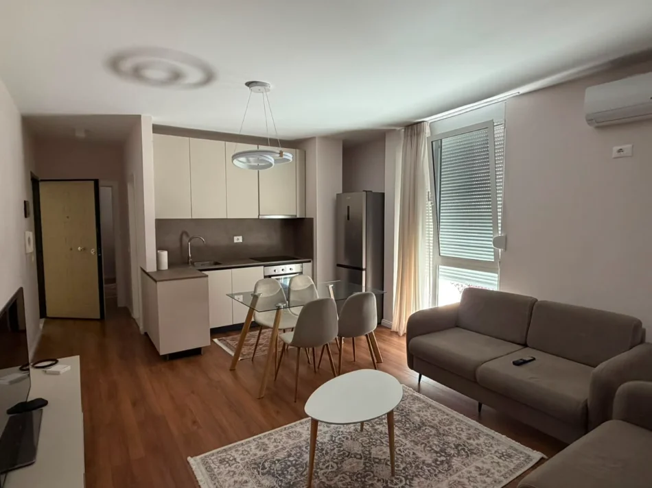 Tirane, jepet me qera apartament 2+1 Kati 2, 80 m² 750 € (RRUGA E BARRIKADAVE)
