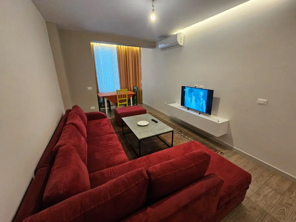 Tirane, jepet me qera apartament 2+1 Kati 2, 80 m² 780 € (PRANE KARBURANTIT SHELL)