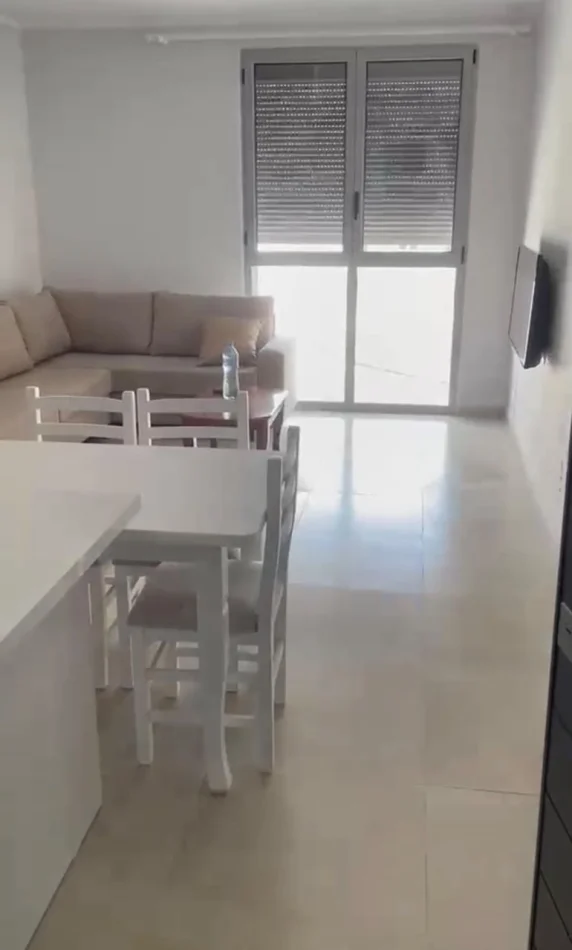 Tirane, jepet me qera apartament 2+1 Kati 2, 81 m² 450 € (Rruga 5 Maji)