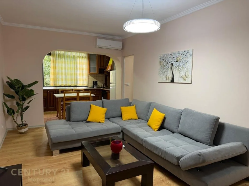 Tirane, jepet me qera apartament 2+1 Kati 2, 81 m² 650 €