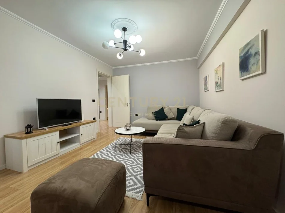 Tirane, jepet me qera apartament 2+1 Kati 2, 85 m² 800 € (Rruga e Durrsit)
