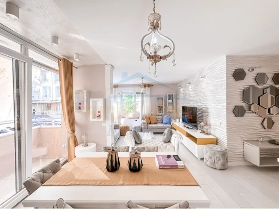 Tirane, jepet me qera apartament 2+1 Kati 2, 89 m² 1.250 € (Kopshti Zoologjik, pranë Pavarotti Pizzeria.)