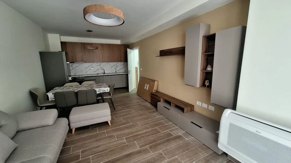 Tirane, jepet me qera apartament 2+1 Kati 2, 89 m² 550 € (Rrethrrotullimi i 5 Majit)