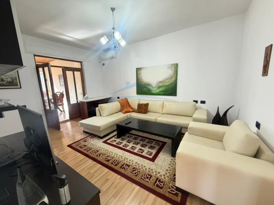 Tirane, jepet me qera apartament 2+1 Kati 2, 90 m² 500 € (Rruga e Dibres)