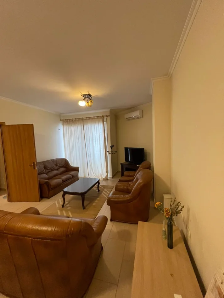 Tirane, jepet me qera apartament 2+1 Kati 2, 90 m² 600 € (PAZARI I RI)