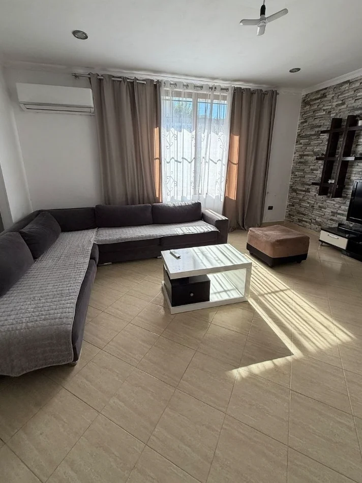 Tirane, jepet me qera apartament 2+1 Kati 2, 90 m² 700 € (Rruga Vasil Shanto Tiranë)
