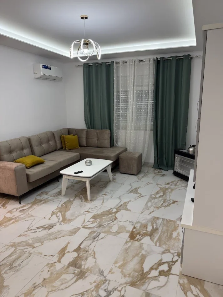 Tirane, jepet me qera apartament 2+1 Kati 2, 94 m² 650 € (Ali Demi)