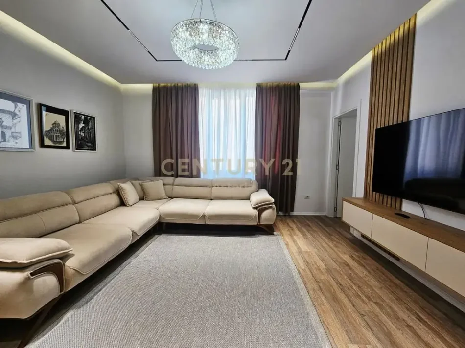 Tirane, jepet me qera apartament 2+1 Kati 2, 94 m² 850 € (Rezidenca Xheluks)