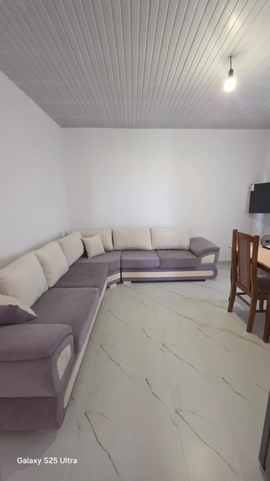 Tirane, jepet me qera apartament 2+1 Kati 2, 95 m² 400 € (Rruga Ramadan Çejku)