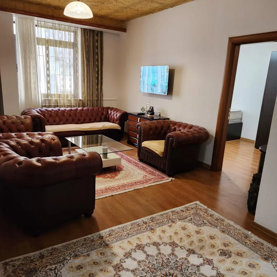 Tirane, jepet me qera apartament 2+1 Kati 2, 95 m² 550 € (SELITE)