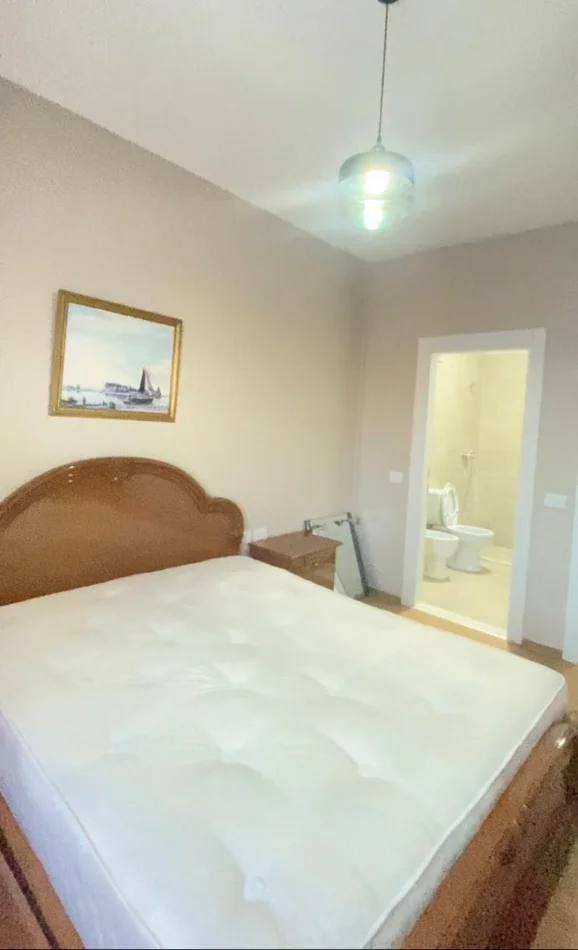 Tirane, jepet me qera apartament 2+1 Kati 2, 95 m² 600 € (Rruga e Dibres)