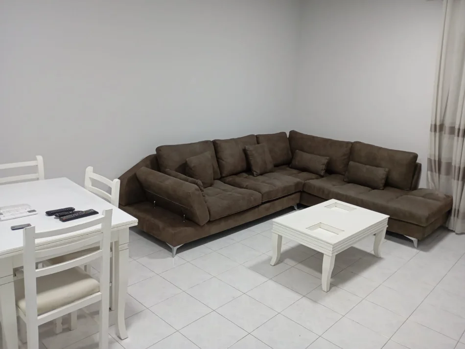 Tirane, jepet me qera apartament 2+1 Kati 2, 95 m² 700 € (KOMUNA E PARISIT)