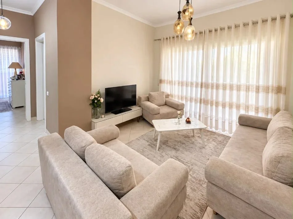 Tirane, jepet me qera apartament 2+1 Kati 2, 95 m² 800 € (Komuna e Parisit)