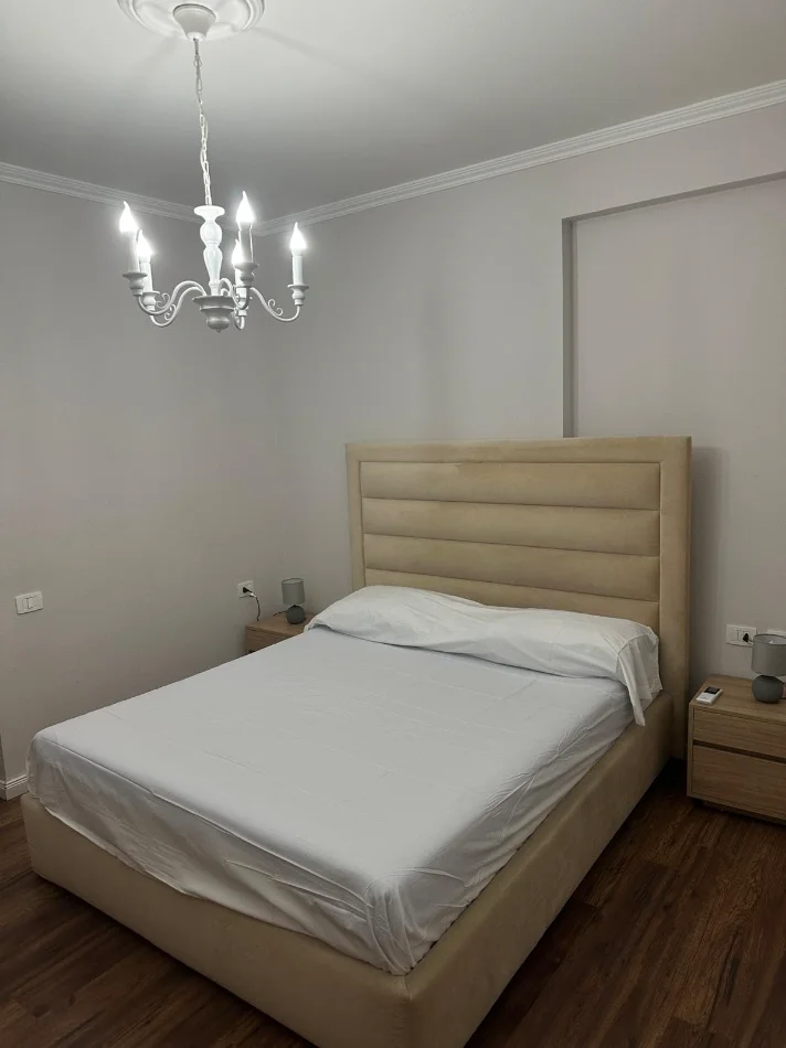 Tirane, jepet me qera apartament 2+1 Kati 2, 95 m² 800 € (Rruga Tafaj)
