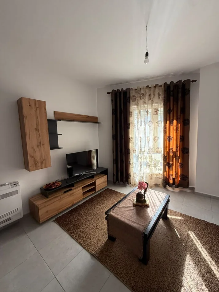 Tirane, jepet me qera apartament 2+1 Kati 2, 95 m² 800 € (Rruga e Barrikadave)