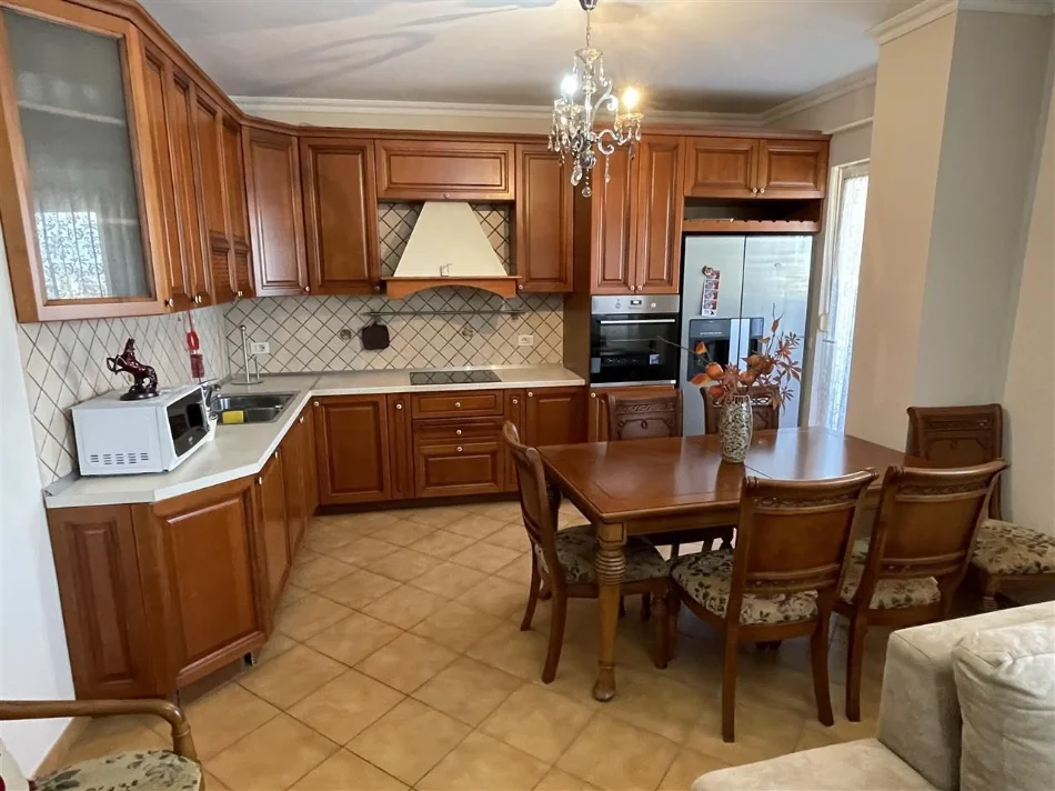 Tirane, jepet me qera apartament 2+1 Kati 3, 100 m² 1.000 € (RRUGA E ELBASANIT)