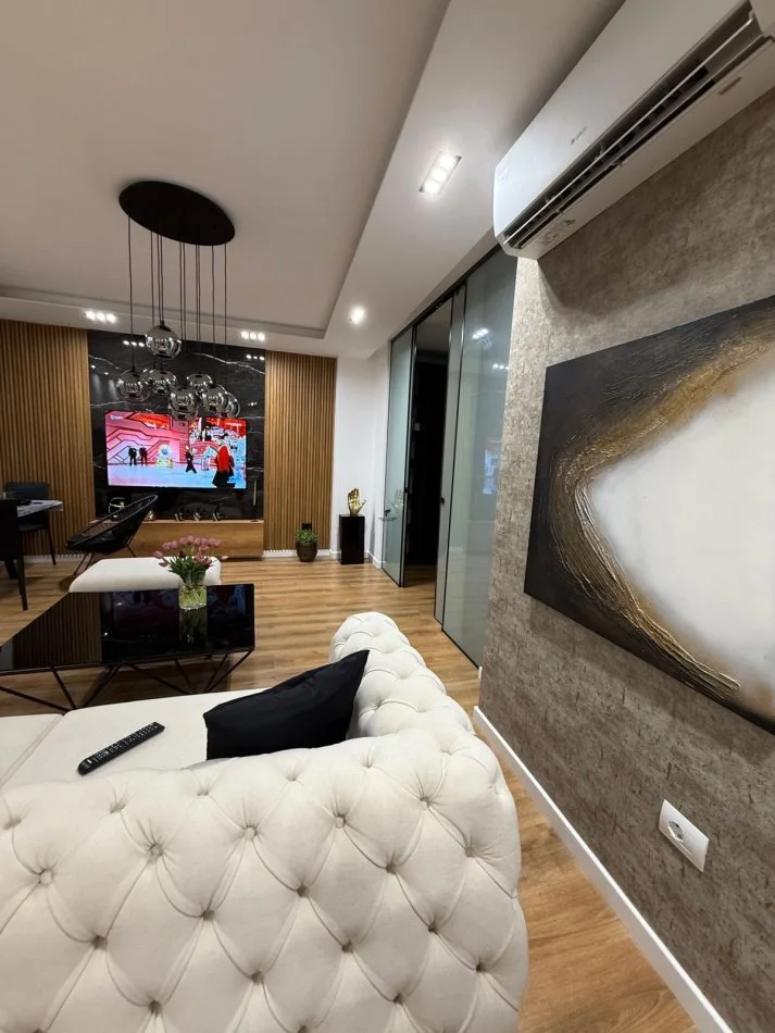 Tirane, jepet me qera apartament 2+1 Kati 3, 100 m² 2.000 € (BLLOKU)