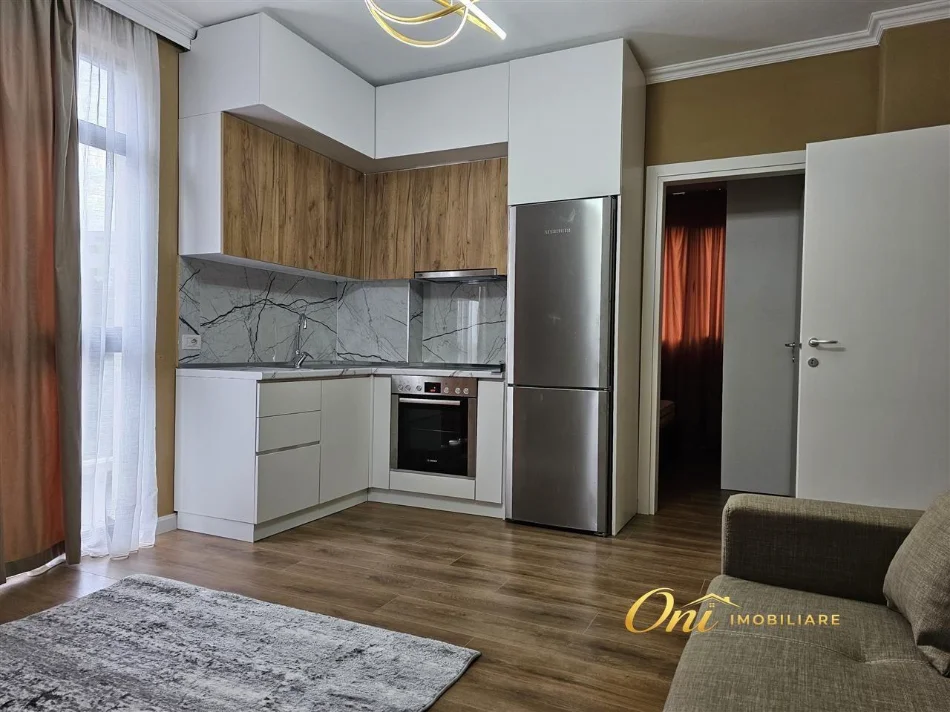 Tirane, jepet me qera apartament 2+1 Kati 3, 100 m² 550 € (PRANE QSUT)