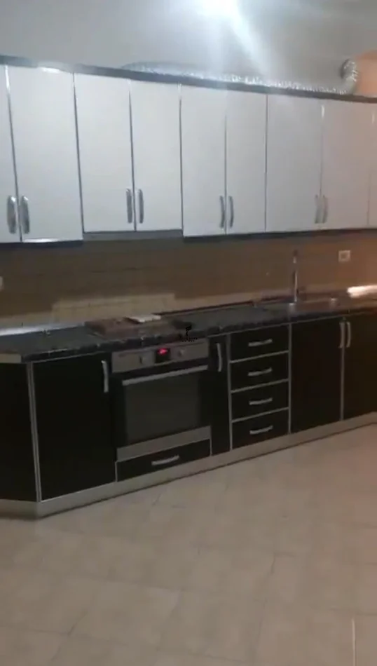 Tirane, jepet me qera apartament 2+1 Kati 3, 100 m² 700 € (MINE PEZA)
