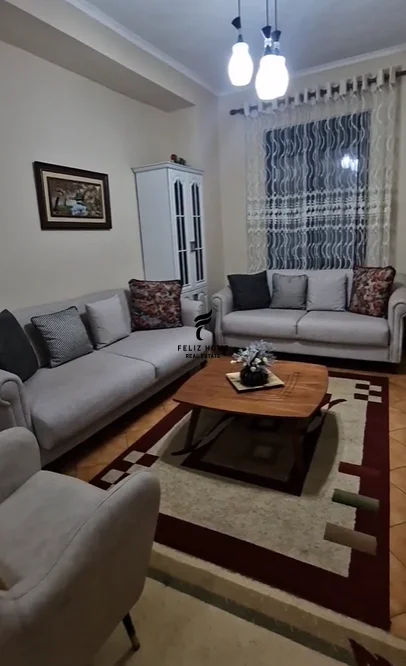 Tirane, jepet me qera apartament 2+1 Kati 3, 100 m² 800 € (SHALLVARET)