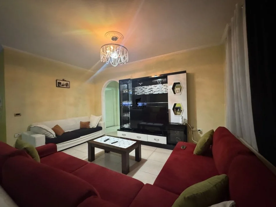 Tirane, jepet me qera apartament 2+1 Kati 3, 100 m² (YZBERISHT)