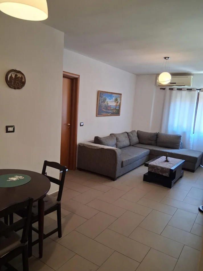 Tirane, jepet me qera apartament 2+1 Kati 3, 103 m² 650 € (Rruga Myslym Shyri)