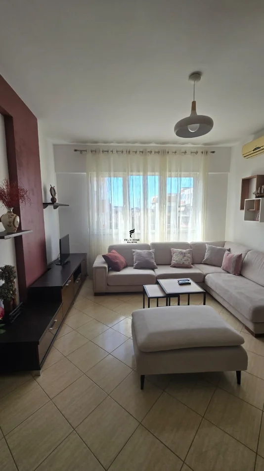 Tirane, jepet me qera apartament 2+1 Kati 3, 104 m² 800 € (KOMUNA E PARISIT)