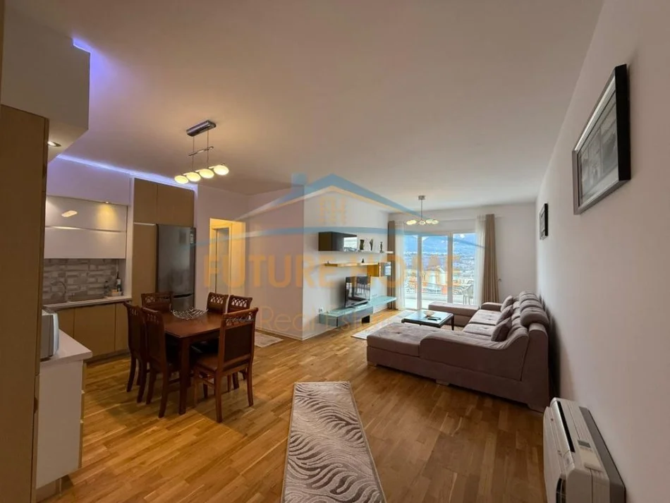Tirane, jepet me qera apartament 2+1 Kati 3, 105 m² 1.000 € (Kopshti Botanik, pranë Xhamisë së Selitës.)