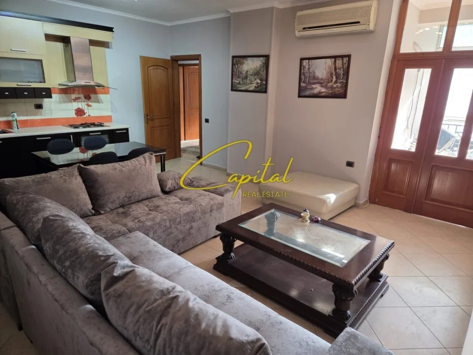 Tirane, jepet me qera apartament 2+1 Kati 3, 106 m² 700 € (SELVIA)