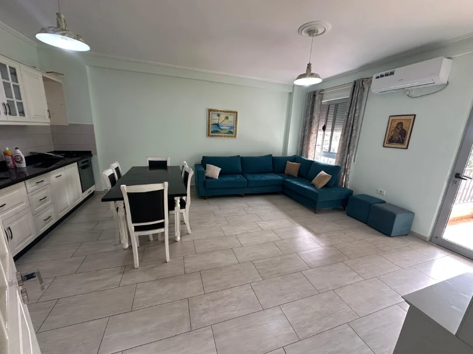 Tirane, jepet me qera apartament 2+1 Kati 3, 112 m² 550 € (Rruga e Kavajes/Qendra Glob)