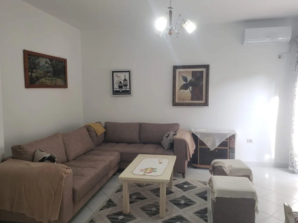 Tirane, jepet me qera apartament 2+1 Kati 3, 112 m² 700 € (Liqeni i Thatë)