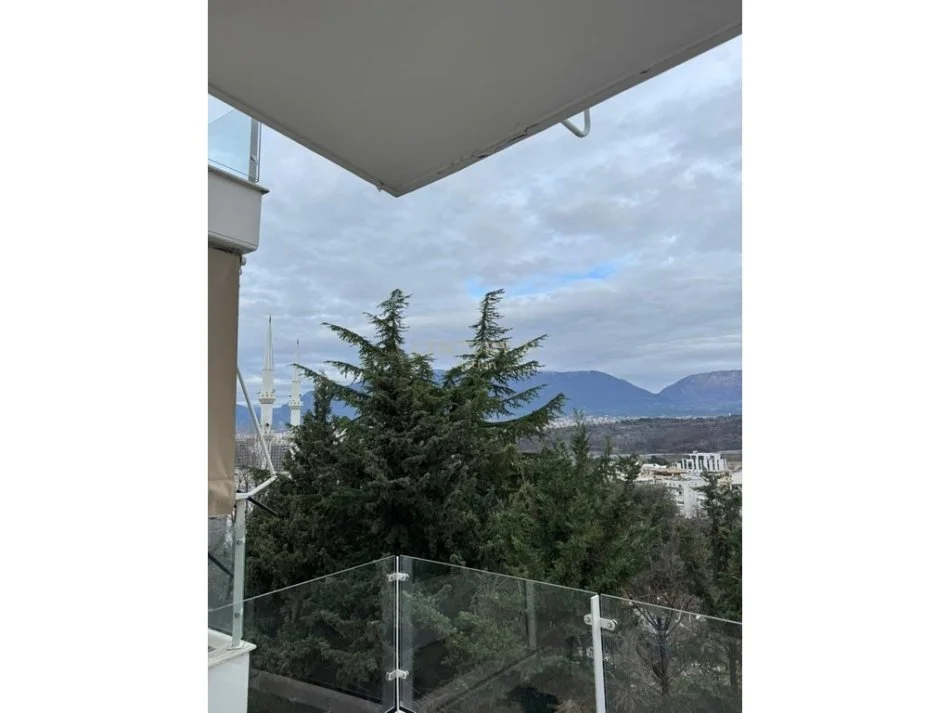 Tirane, jepet me qera apartament 2+1 Kati 3, 115 m² 700 € (Kopshti botanik)