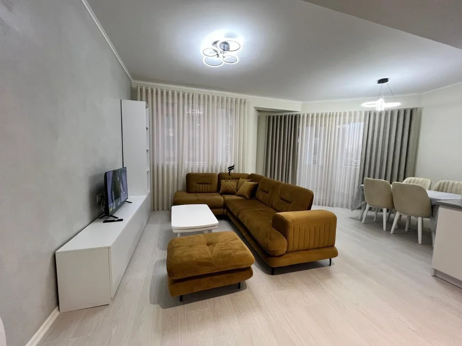 Tirane, jepet me qera apartament 2+1 Kati 3, 115 m² 750 € (ASTIR)