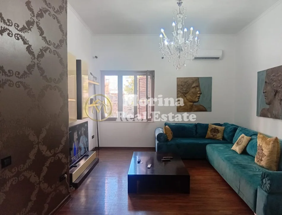 Tirane, jepet me qera apartament 2+1 Kati 3, 1200 € (Apartament 21 Verande Rr E Barrikadave Ne Qender)