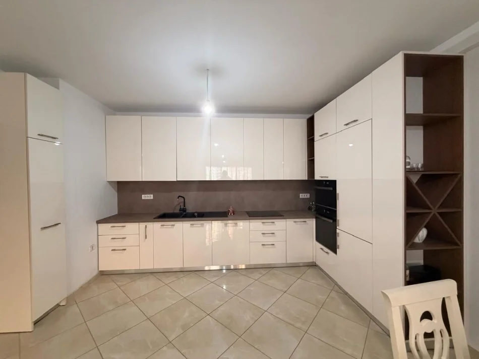 Tirane, jepet me qera apartament 2+1 Kati 3, 120 m² 500 € (Astir)