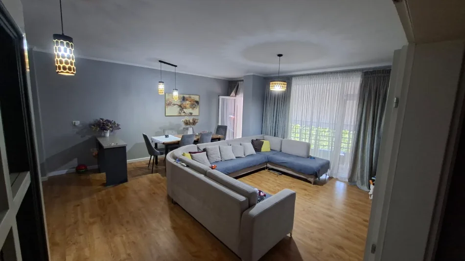 Tirane, jepet me qera apartament 2+1 Kati 3, 120 m² 700 € (Don Bosko)